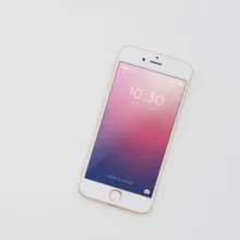 A mockup of a smartphone displaying the time on a white background. - PSD Mockup