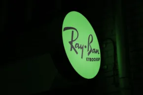 Illuminated ray-ban store sign mockup at night. - PSD Mockup