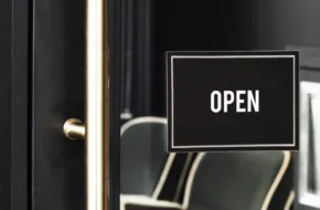 A mockup sign that says open on a door. - PSD Mockup
